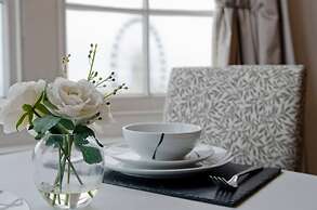 Seaview Regency Apartment With Private Parking