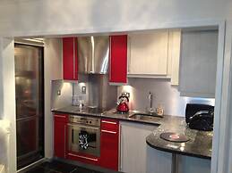 Seaview Regency Apartment With Private Parking