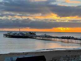 Seaview Regency Apartment With Private Parking