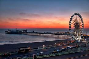 Seaview Regency Apartment With Private Parking