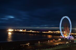 Seaview Regency Apartment With Private Parking