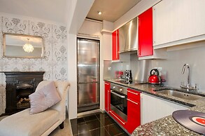 Seaview Regency Apartment With Private Parking