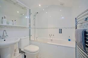 Seaview Regency Apartment With Private Parking