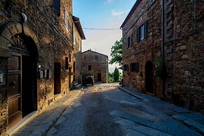 Tuscan Sun With Shared Pool