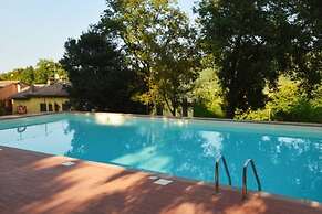 Tuscan Sun With Shared Pool