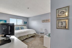 Toes In The Water / 4406 Hhr 2 Bedroom Condo by RedAwning