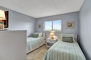 Toes In The Water / 4406 Hhr 2 Bedroom Condo by RedAwning