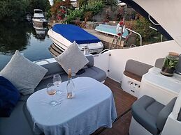 Romantic 3beds Yacht Escape on Thames