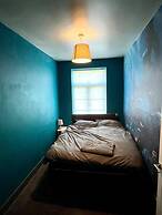 Inviting 4-bed House Near Heathrow w/ Fireplace