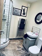 Central Beverley 4-bedroom Townhouse