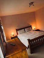 Central Beverley 4-bedroom Townhouse