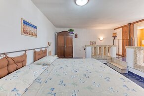 Salento Seaside Apartment With sea View and Garden