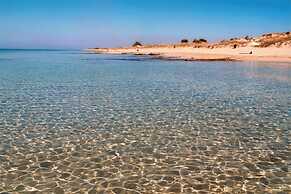 Salento Seaside Apartment With sea View and Garden