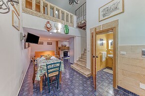 Salento Seaside Apartment With sea View and Garden