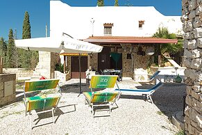 Salento Seaside Apartment With sea View and Garden