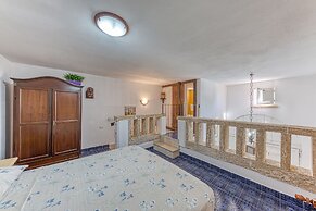 Salento Seaside Apartment With sea View and Garden