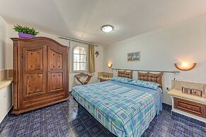 Salento Seaside Apartment With sea View and Garden