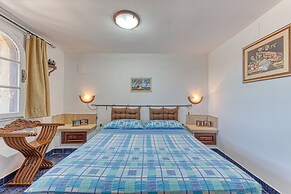 Salento Seaside Apartment With sea View and Garden