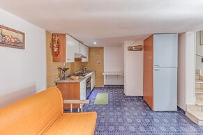 Salento Seaside Apartment With sea View and Garden