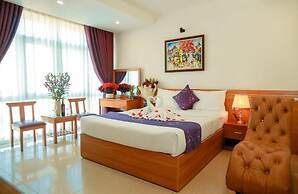 Aloha Hotel Tay Ho -by Bay Luxury