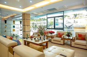 Aloha Hotel Tay Ho -by Bay Luxury