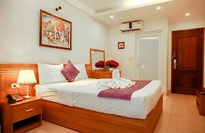 Aloha Hotel Tay Ho -by Bay Luxury