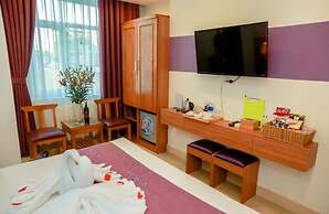 Aloha Hotel Tay Ho -by Bay Luxury