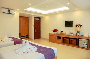 Aloha Hotel Tay Ho -by Bay Luxury