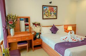 Aloha Hotel Tay Ho -by Bay Luxury