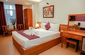 Aloha Hotel Tay Ho -by Bay Luxury