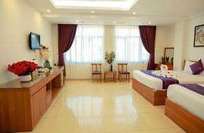 Aloha Hotel Tay Ho -by Bay Luxury