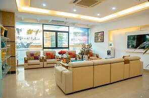 Aloha Hotel Tay Ho -by Bay Luxury