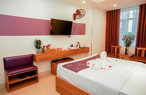 Aloha Hotel Tay Ho -by Bay Luxury