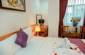 Aloha Hotel Tay Ho -by Bay Luxury