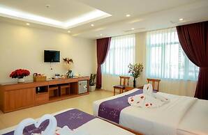 Aloha Hotel Tay Ho -by Bay Luxury