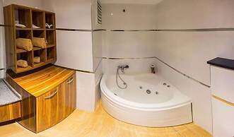 Smyrna Homes & Suits