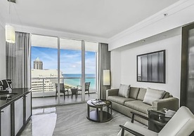 FontaineBleau Resort Pool & Ocean View