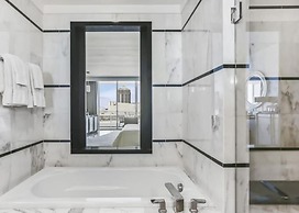 FontaineBleau Resort Pool & Ocean View