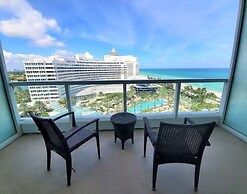 FontaineBleau Resort Pool & Ocean View