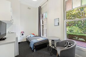 Falcon Lodge