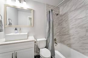 Prime Soco Chic 2BR King Suite w Pool Parking