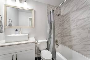 Prime Soco Comfy 2BR King Suite w Pool Parking