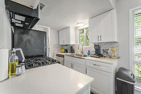 Prime Soco Comfy 2BR King Suite w Pool Parking