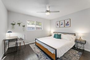 Prime Soco Comfy 2BR King Suite w Pool Parking
