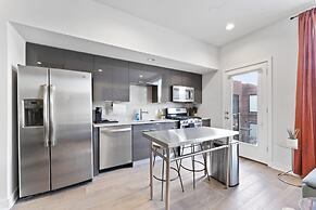 Prime East Downtown Studio w gym Washer Dryer