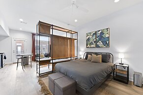 Prime East Downtown Studio w gym Washer Dryer