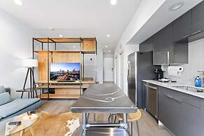 Prime East Downtown Studio w gym Washer Dryer