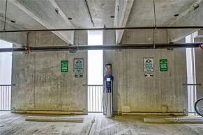 Prime East Downtown Studio w gym Washer Dryer