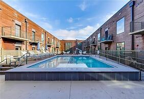 Prime East Downtown Studio w gym Washer Dryer