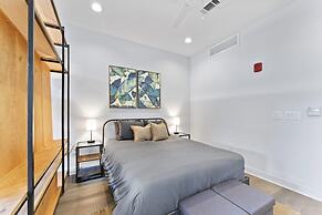 Prime East Downtown Studio w gym Washer Dryer